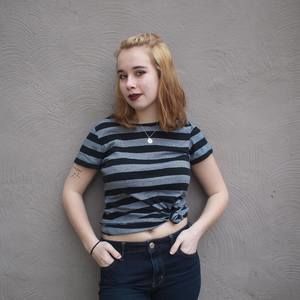 Meet your Posher, Alexis